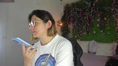 Snapshot of sarahdeyvis chatting on January 19, 1:15 pm Sarah Deyvis online show from January 19, 1:15 pm