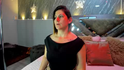 Snapshot of sarahdeyvis chatting on February 9, 7:18 pm Sarah Deyvis online show from February 9, 7:18 pm