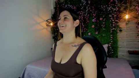 Snapshot of sarahdeyvis chatting on February 24, 1:42 pm Sarah Deyvis online show from February 24, 1:42 pm