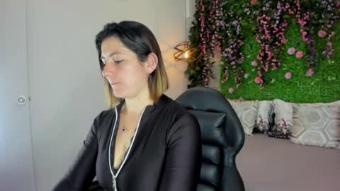 Snapshot of sarahdeyvis chatting on March 2, 1:51 pm Sarah Deyvis online show from March 2, 1:51 pm