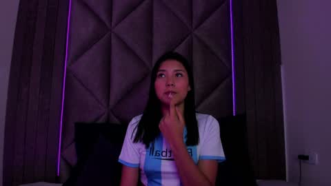 Snapshot of sarahevans__ chatting on January 15, 7:34 pm Sarah Evans online show from January 15, 7:34 pm