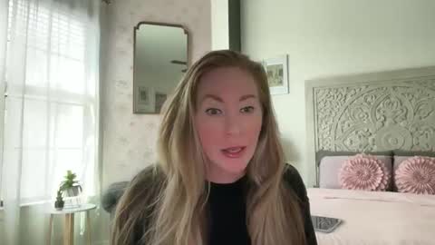 Sarah online show from May 6, 6:13 pm
