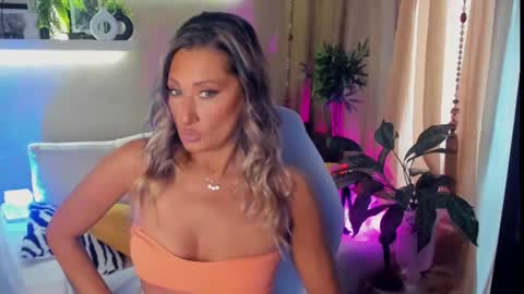 Snapshot of sarahholly chatting on June 26, 7:24 am Divine Sarah NONUDE model online show from June 26, 7:24 am