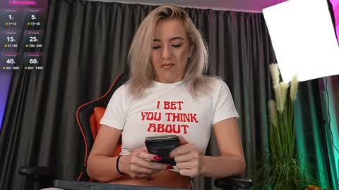 Sarahjadore online show from February 22, 7:47 pm