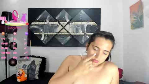 Snapshot of sarahjey chatting on February 10, 9:41 pm SARAHJEY online show from February 10, 9:41 pm