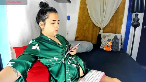 Snapshot of sarahjey chatting on March 8, 1:14 am SARAHJEY online show from March 8, 1:14 am