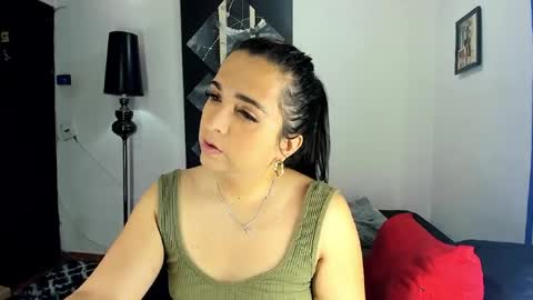 Snapshot of sarahjey chatting on April 10, 5:17 pm SARAHJEY online show from April 10, 5:17 pm