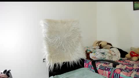 Snapshot of sarahlovexxv chatting on November 23, 4:12 am Sarah online show from November 23, 4:12 am