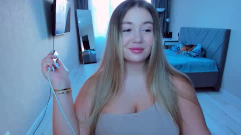 Sarah online show from February 23, 1:19 pm