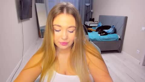 Sarah online show from March 4, 2:45 pm