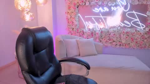 Snapshot of sarahrhodes_ chatting on January 5, 5:27 pm Sarah Rhodes online show from January 5, 5:27 pm