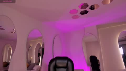 Snapshot of sarahrhodes_ chatting on January 16, 11:47 am Sarah Rhodes online show from January 16, 11:47 am