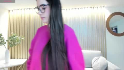 Snapshot of sarahrhodes_ chatting on February 18, 12:34 pm Sarah Rhodes online show from February 18, 12:34 pm