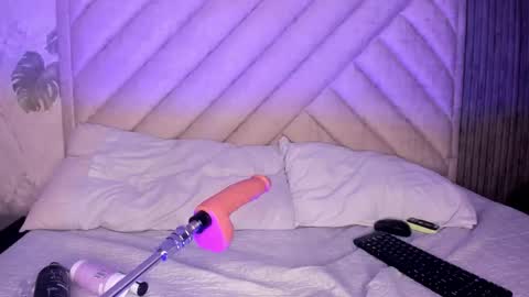 Snapshot of sarahrizof chatting on March 15, 5:02 am Sara online show from March 15, 5:02 am