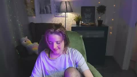 Sarah online show from May 6, 9:20 pm