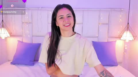 Snapshot of sarahsophia_ chatting on January 16, 11:37 am SARAH online show from January 16, 11:37 am