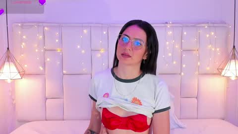 Snapshot of sarahsophia_ chatting on February 3, 11:42 am SARAH online show from February 3, 11:42 am