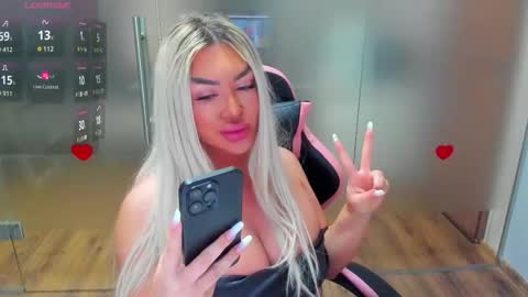 Sarah online show from March 14, 2:33 pm