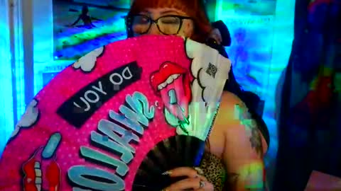 Sarah T online show from May 2, 6:18 am