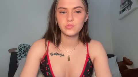 SarahxOliver online show from November 14, 5:55 pm