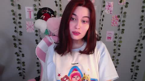 Snapshot of sarakinski chatting on January 11, 9:57 am Sara online show from January 11, 9:57 am