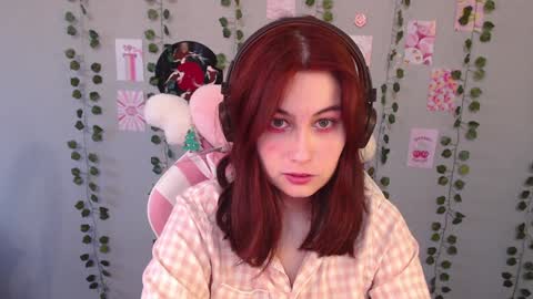 Snapshot of sarakinski chatting on January 18, 8:20 am Sara online show from January 18, 8:20 am