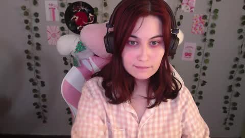 Snapshot of sarakinski chatting on February 9, 4:40 pm Sara online show from February 9, 4:40 pm