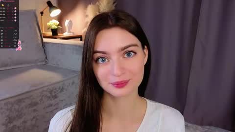 Snapshot of sarakinsly chatting on December 1, 6:07 am Rosie online show from December 1, 6:07 am