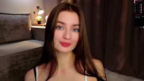 Snapshot of sarakinsly chatting on December 18, 6:19 am Rosie online show from December 18, 6:19 am