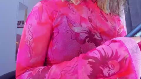 sara  online show from December 15, 8:25 pm