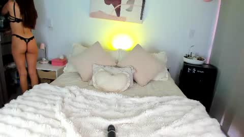 Snapshot of saramartinezz_ chatting on June 20, 1:25 pm Sara Martinez online show from June 20, 1:25 pm