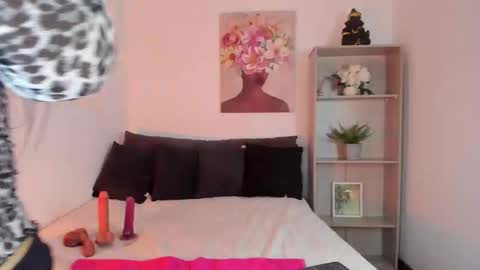 saramilf_69 online show from February 7, 3:16 pm