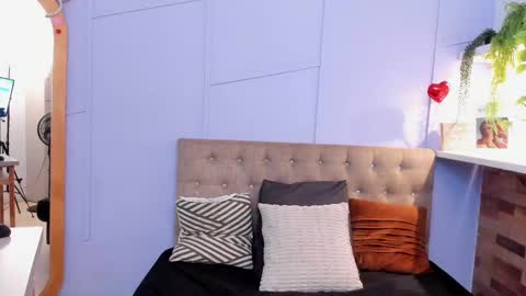 Snapshot of saranaomy_ chatting on October 26, 12:33 pm Sara and Edward online show from October 26, 12:33 pm