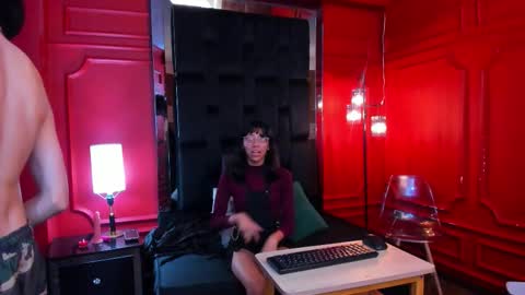 Snapshot of saranaomy_ chatting on November 8, 3:18 am Sara and Edward online show from November 8, 3:18 am