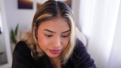 Sara online show from January 4, 1:42 pm