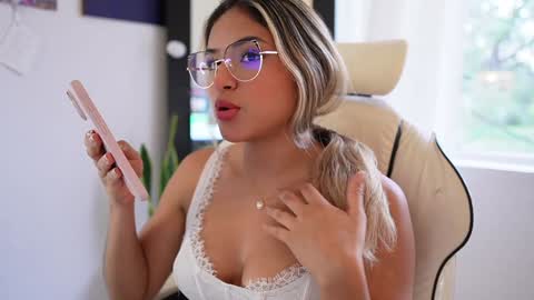 Sara online show from January 25, 9:14 pm