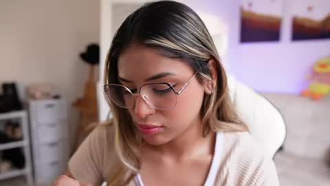 Sara online show from February 10, 10:30 pm