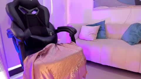 I am Sara  online show from February 18, 6:37 pm