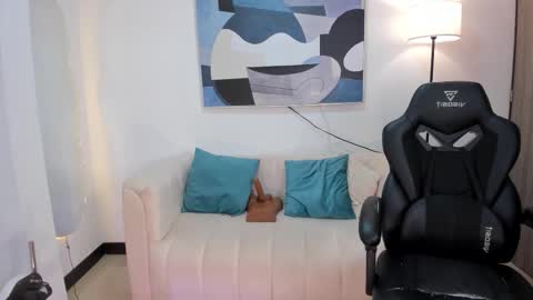 I am Sara  online show from February 12, 8:59 pm