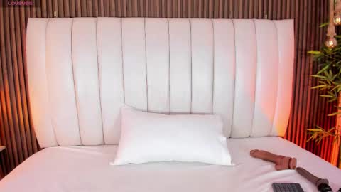 Sara   online show from February 27, 11:05 pm