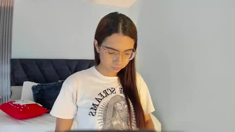 Sara online show from November 8, 8:07 pm