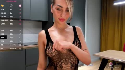 Snapshot of sarashineee chatting on March 18, 9:07 pm Sara online show from March 18, 9:07 pm