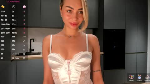 Snapshot of sarashineee chatting on June 5, 1:56 am Sara online show from June 5, 1:56 am