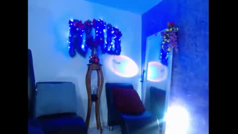 Snapshot of sarasmith2 chatting on December 4, 11:35 pm sara online show from December 4, 11:35 pm