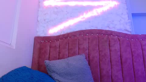 sarastonesx online show from February 1, 12:18 am