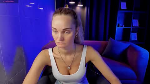 Snapshot of sarasubtlety chatting on September 9, 5:40 am Sara online show from September 9, 5:40 am