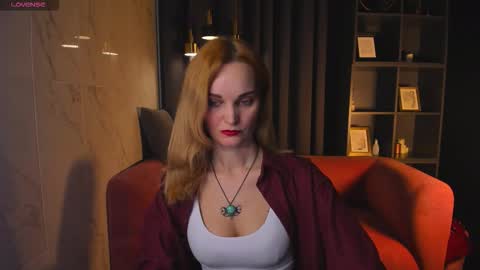 Snapshot of sarasubtlety chatting on December 17, 1:28 pm Sara online show from December 17, 1:28 pm