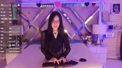 Sara  online show from March 25, 3:40 pm