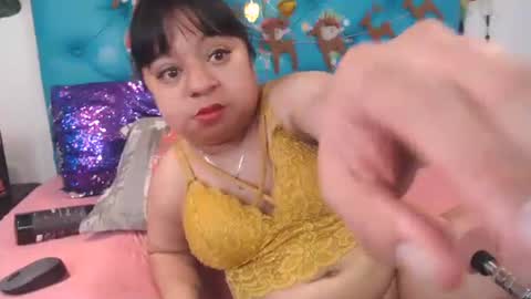 Snapshot of sarawiills chatting on December 16, 7:21 pm Sara Wills online show from December 16, 7:21 pm