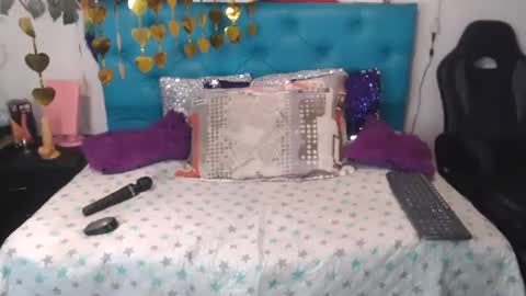 Snapshot of sarawiills chatting on February 17, 1:10 pm Sara Wills online show from February 17, 1:10 pm